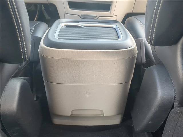 Used 2023 Chrysler Pacifica Touring-L FWD image 17