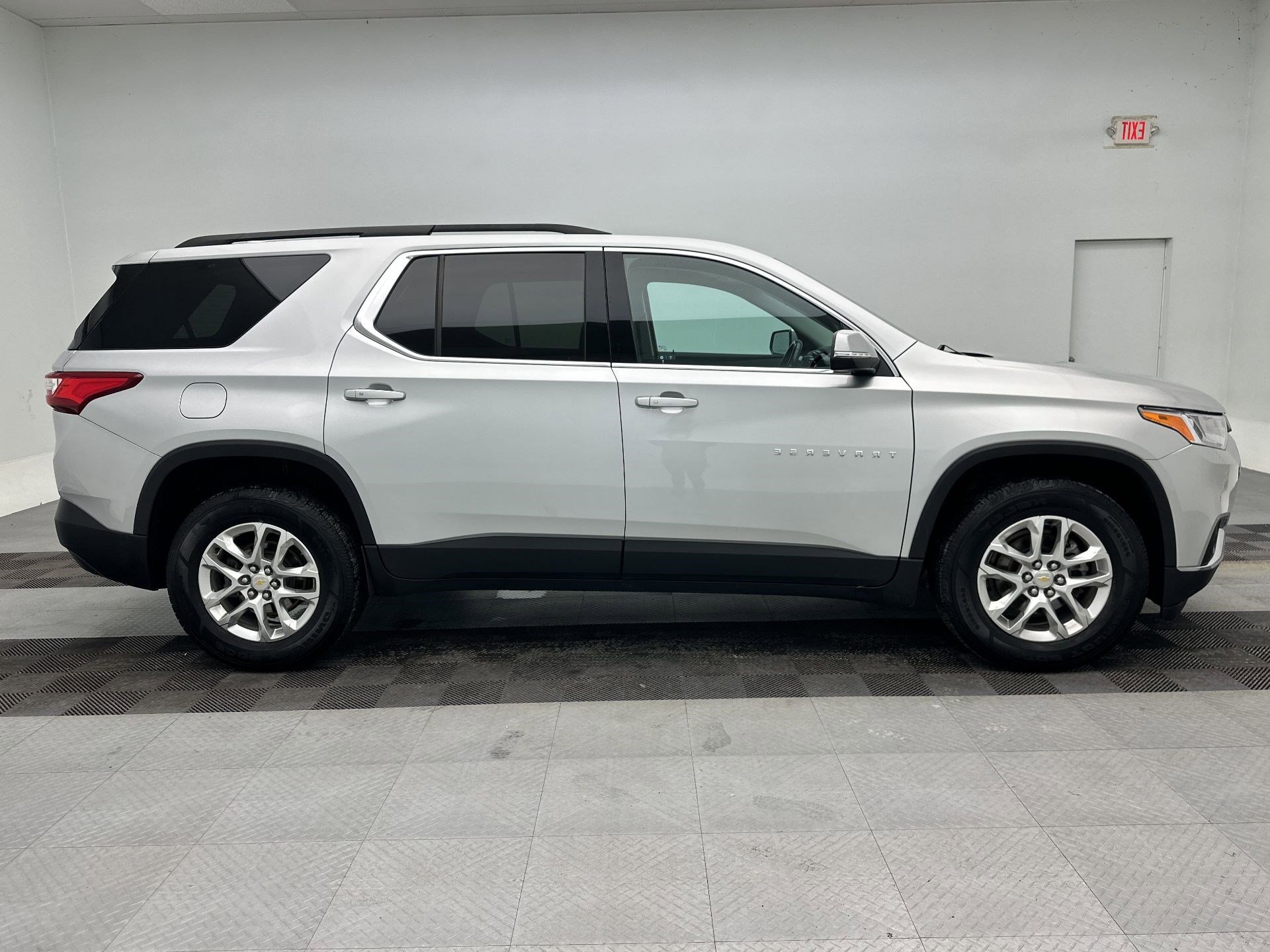 Used 2021 Chevrolet Traverse LT w/ LPO, Floor Liner Package image 8