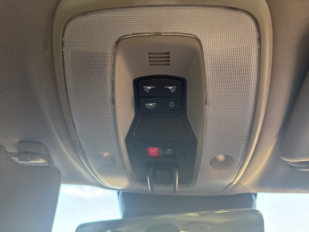 Used 2018 Volvo V60 T5 Dynamic w/ Vision Package image 28