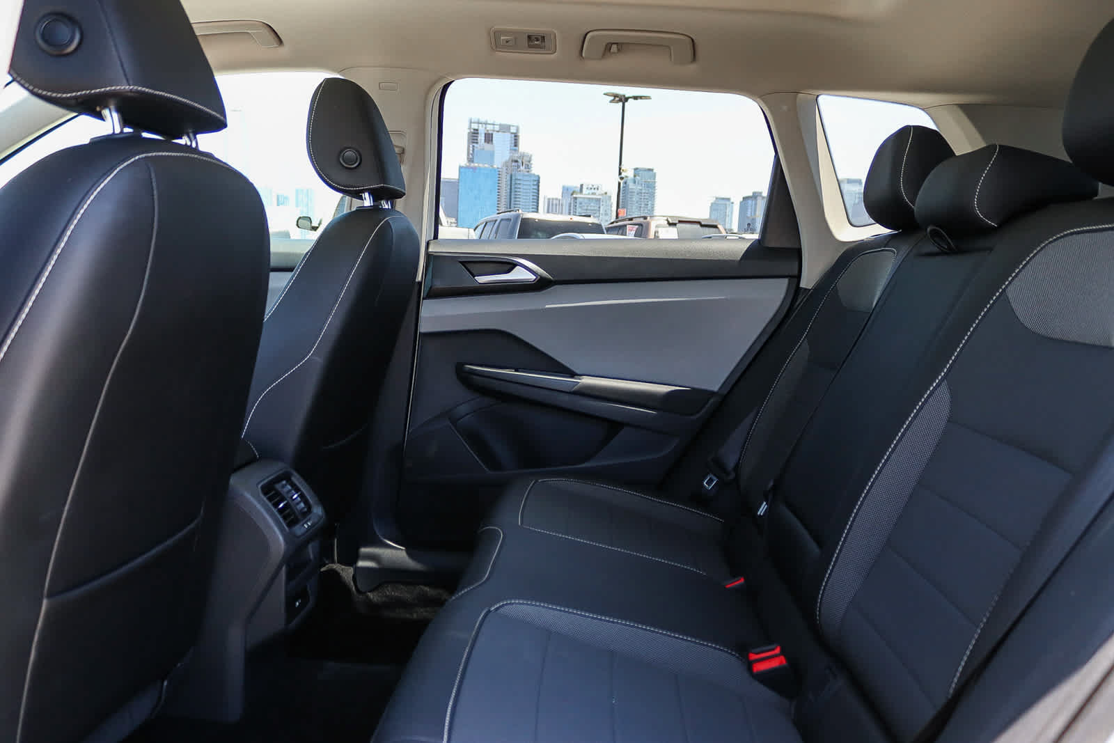 Certified 2022 Volkswagen Taos SE FWD image 18