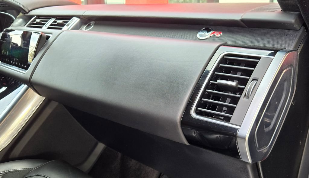 Used 2020 Land Rover Range Rover Sport SVR image 28