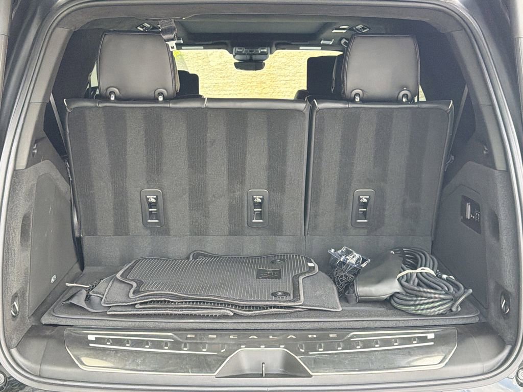 Certified 2022 Cadillac Escalade Sport Platinum w/ LPO, ONYX Package image 19