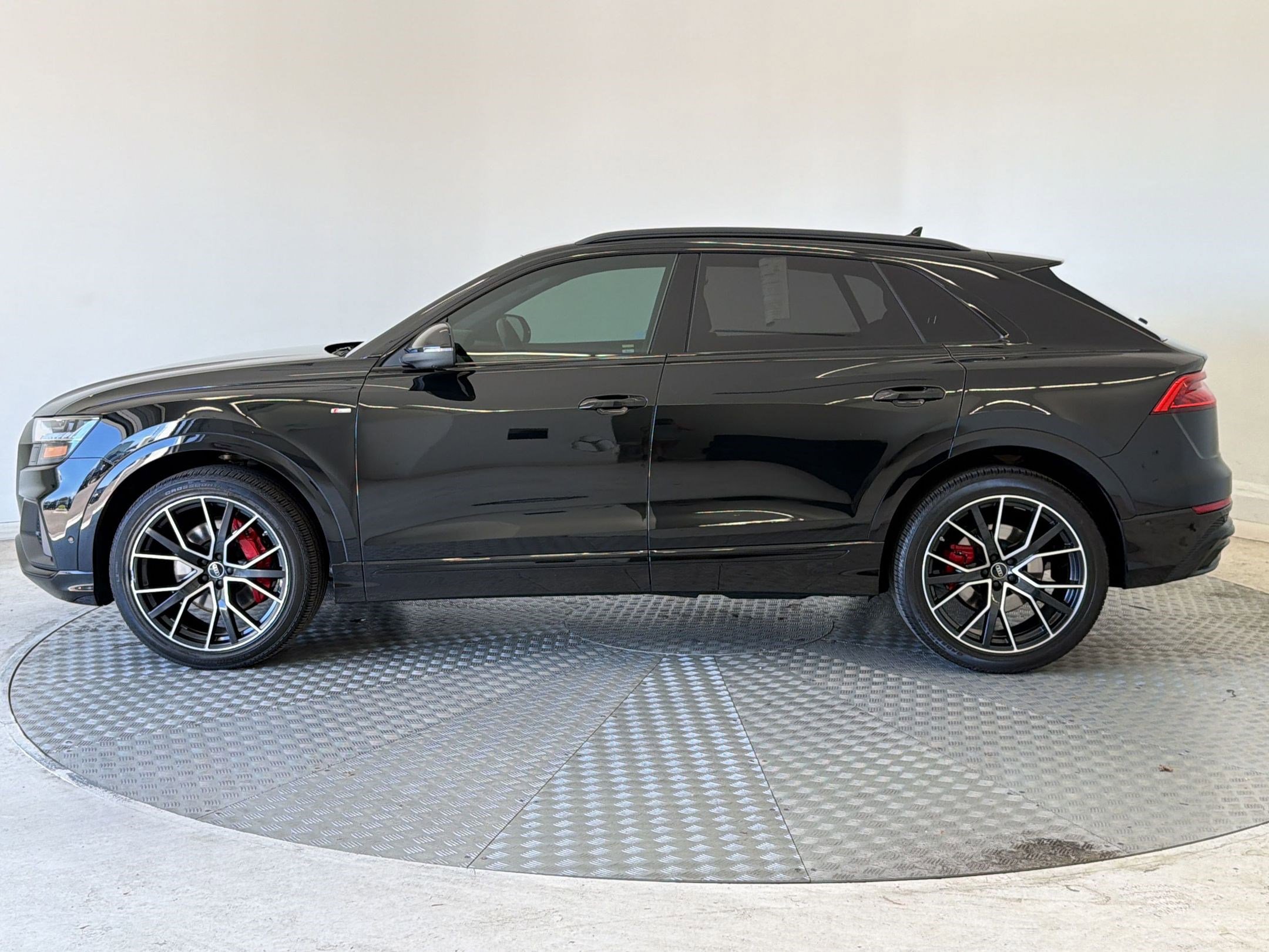 Used 2023 Audi Q8 Prestige w/ Prestige Package AWD/4WD image 2