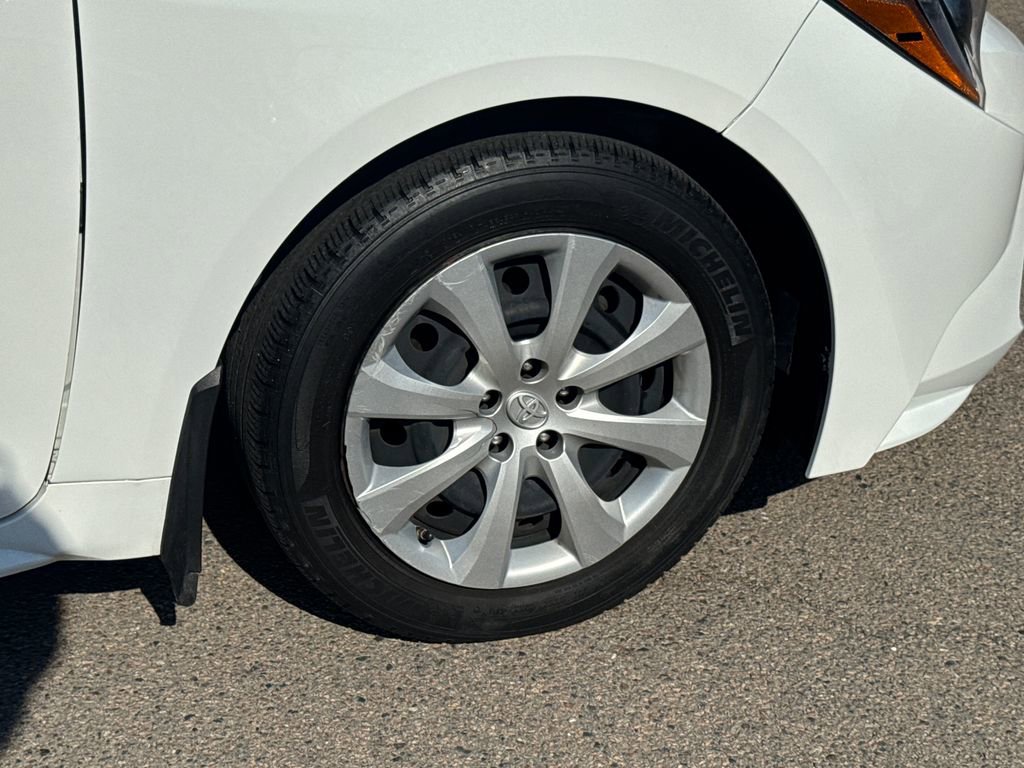Used 2022 Toyota Corolla LE FWD image 44