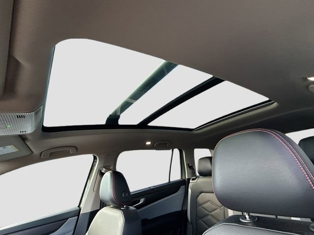 Used 2024 Volkswagen Atlas Peak Edition SEL image 23