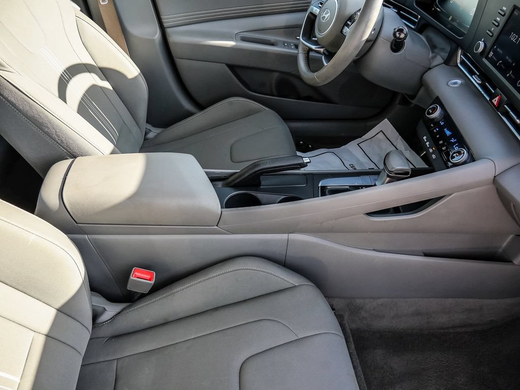 Used 2025 Hyundai Elantra Sport FWD image 17