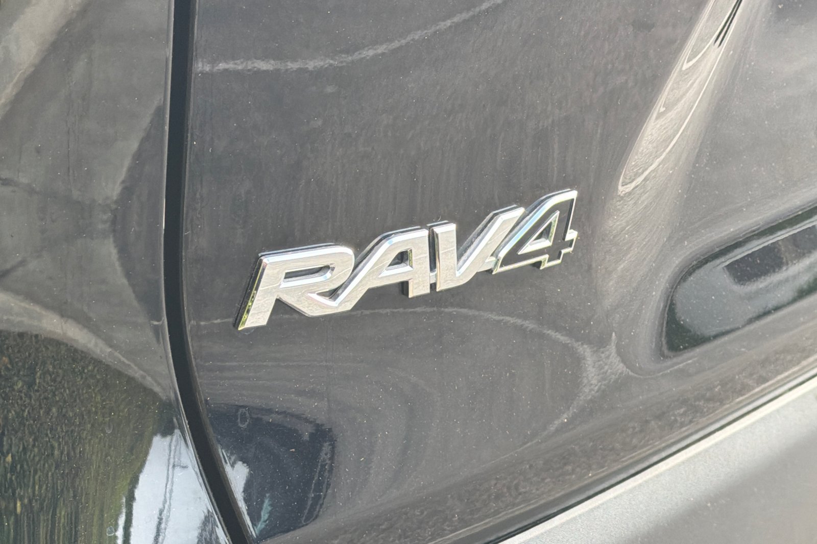 Used 2025 Toyota RAV4 LE AWD/4WD image 40