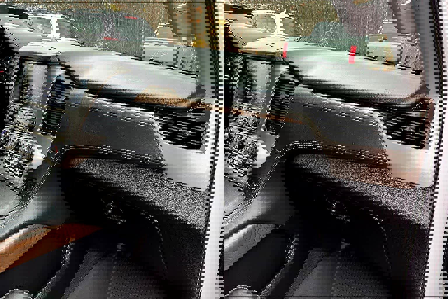 Used 2019 GMC Yukon Denali w/ Denali Ultimate Package image 17