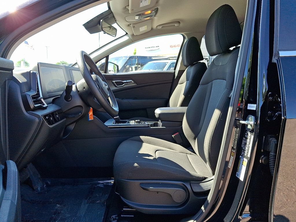 Used 2025 Kia Sportage LX AWD/4WD image 13