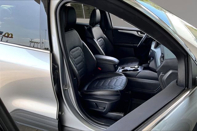 Used 2023 Ford Escape Platinum w/ Premium Technology Package AWD/4WD image 26