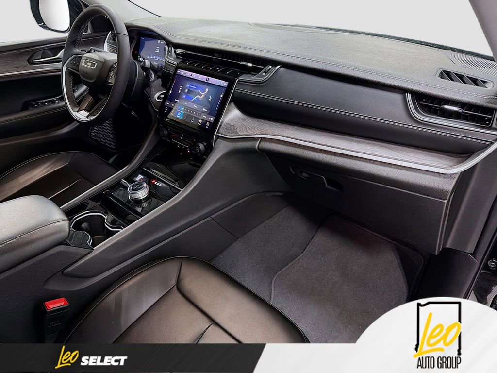Used 2023 Jeep Grand Cherokee Limited image 29