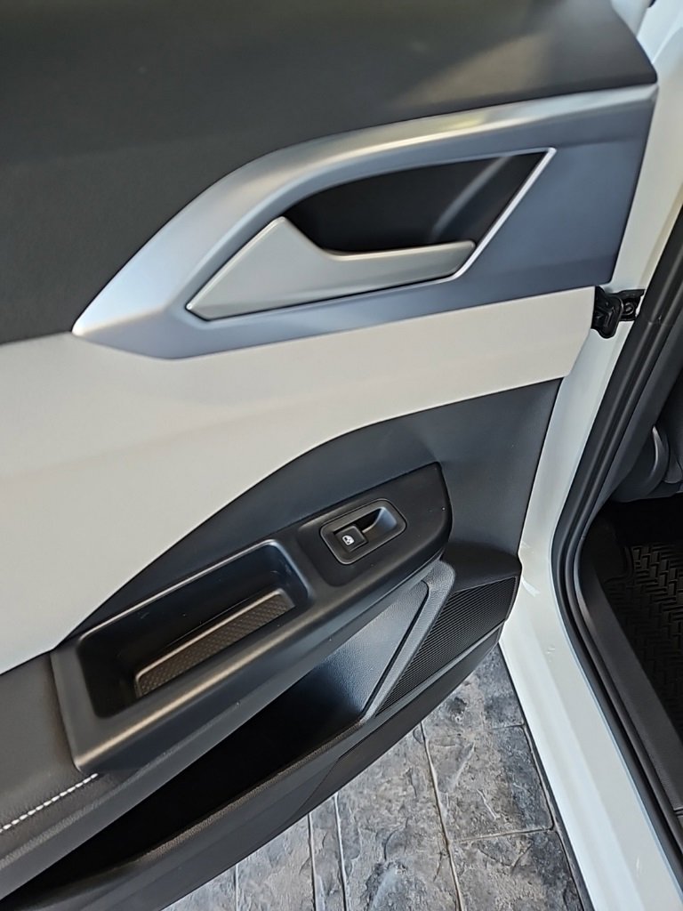 New 2026 Volkswagen Taos SE image 21