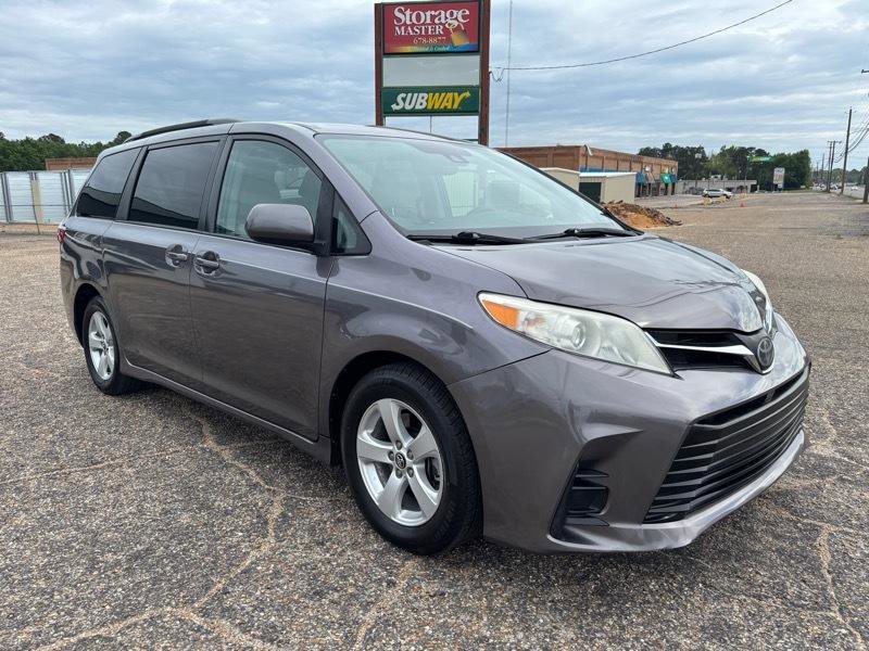 Used 2019 Toyota Sienna LE FWD image 7