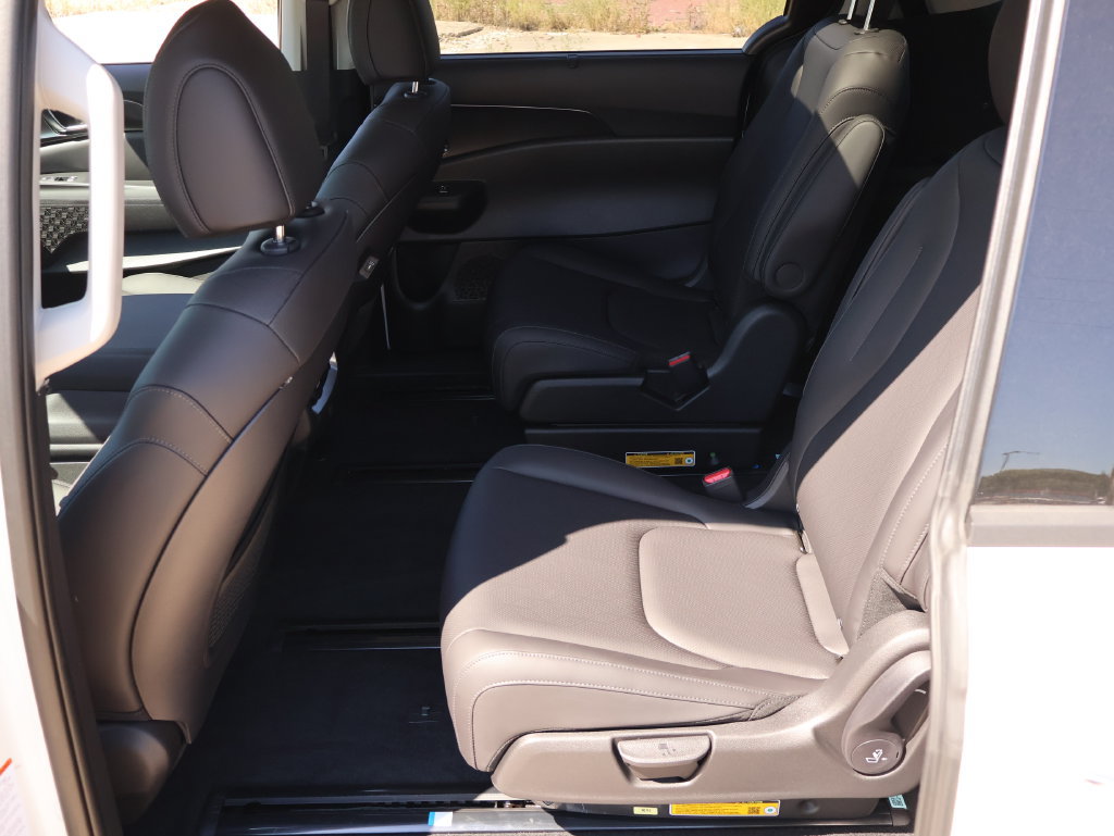 New 2027 Kia Carnival SX w/ Dark Edition Package FWD image 15