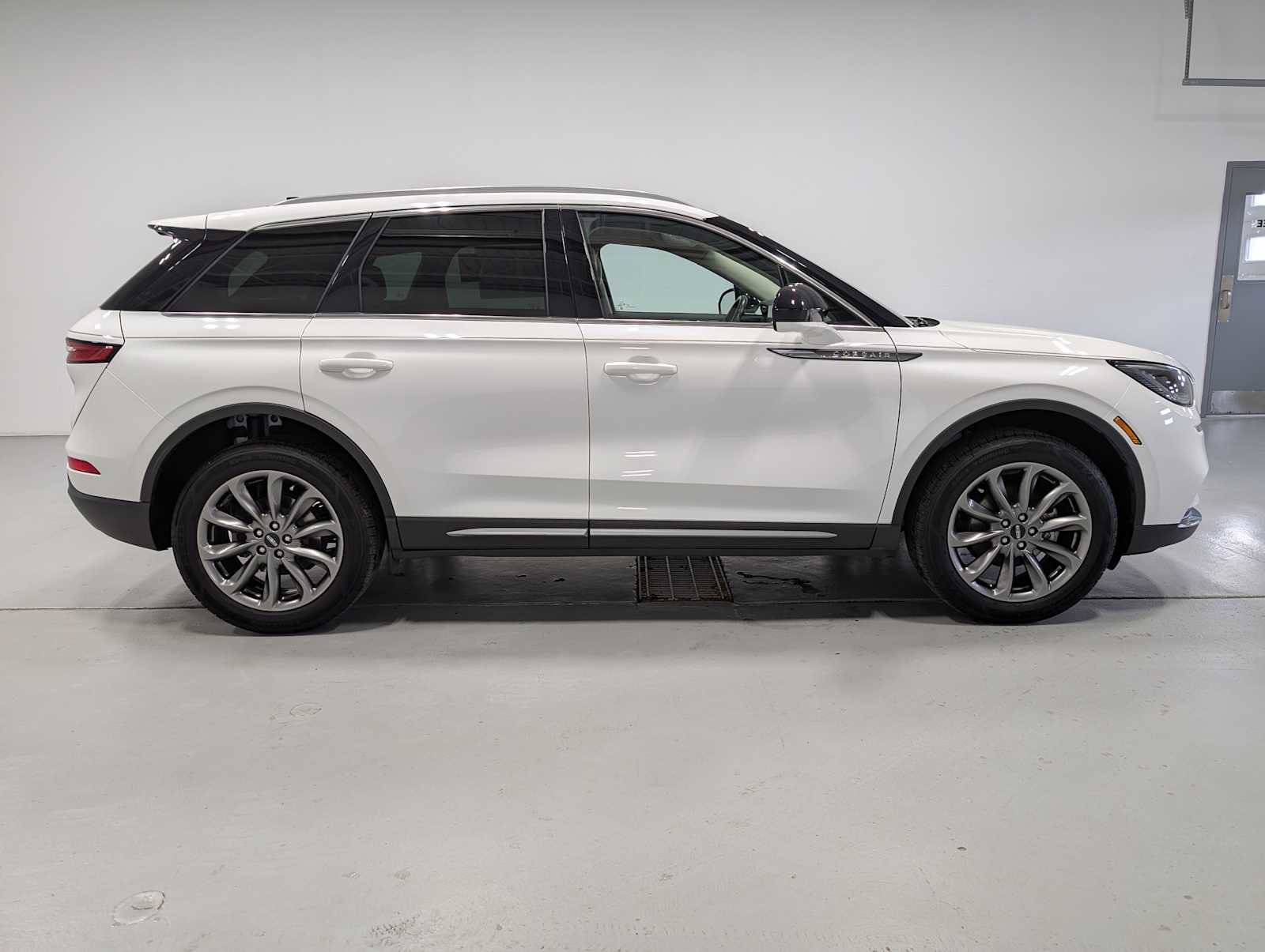 Certified 2022 Lincoln Corsair AWD w/ Premium Package image 7