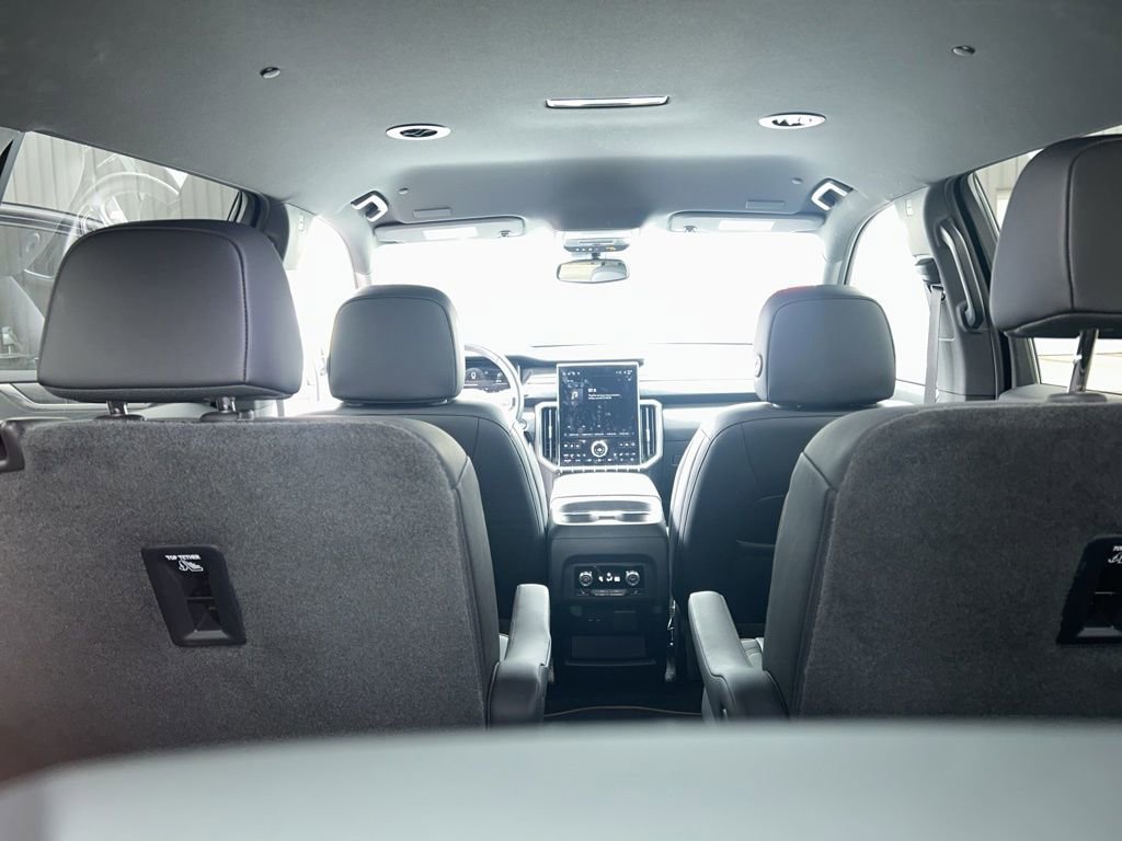 Used 2024 GMC Acadia AT4 w/ Luxury Package image 30