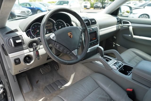 Used 2005 Porsche Cayenne Turbo AWD/4WD image 6
