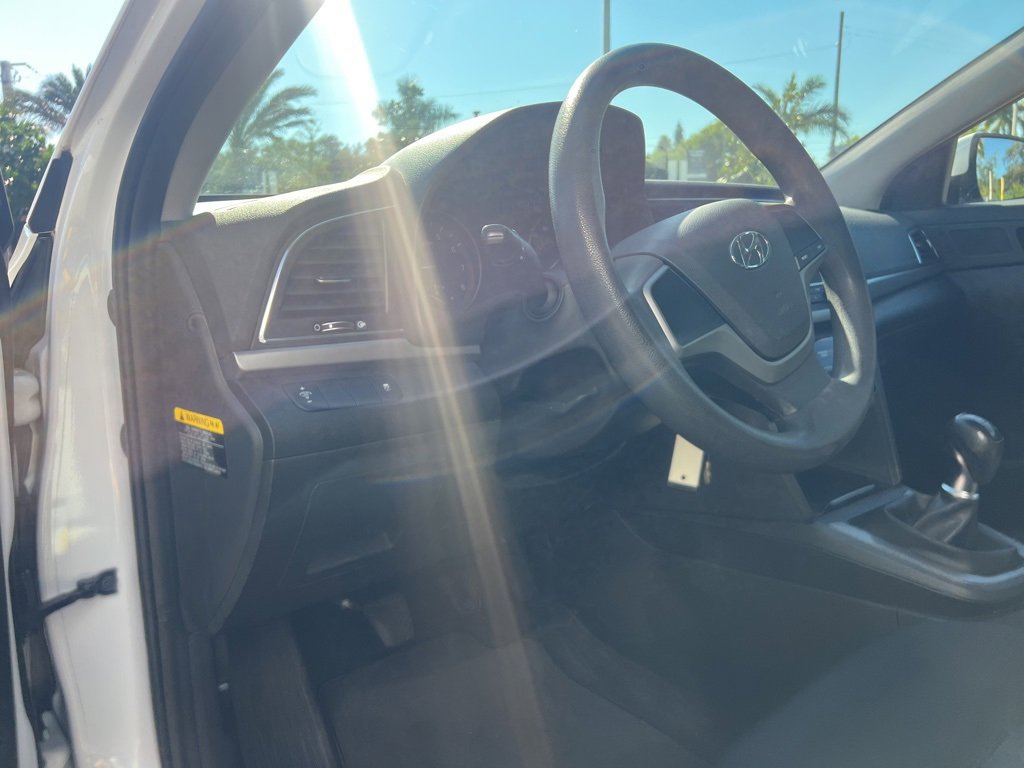 Used 2018 Hyundai Elantra SE image 23