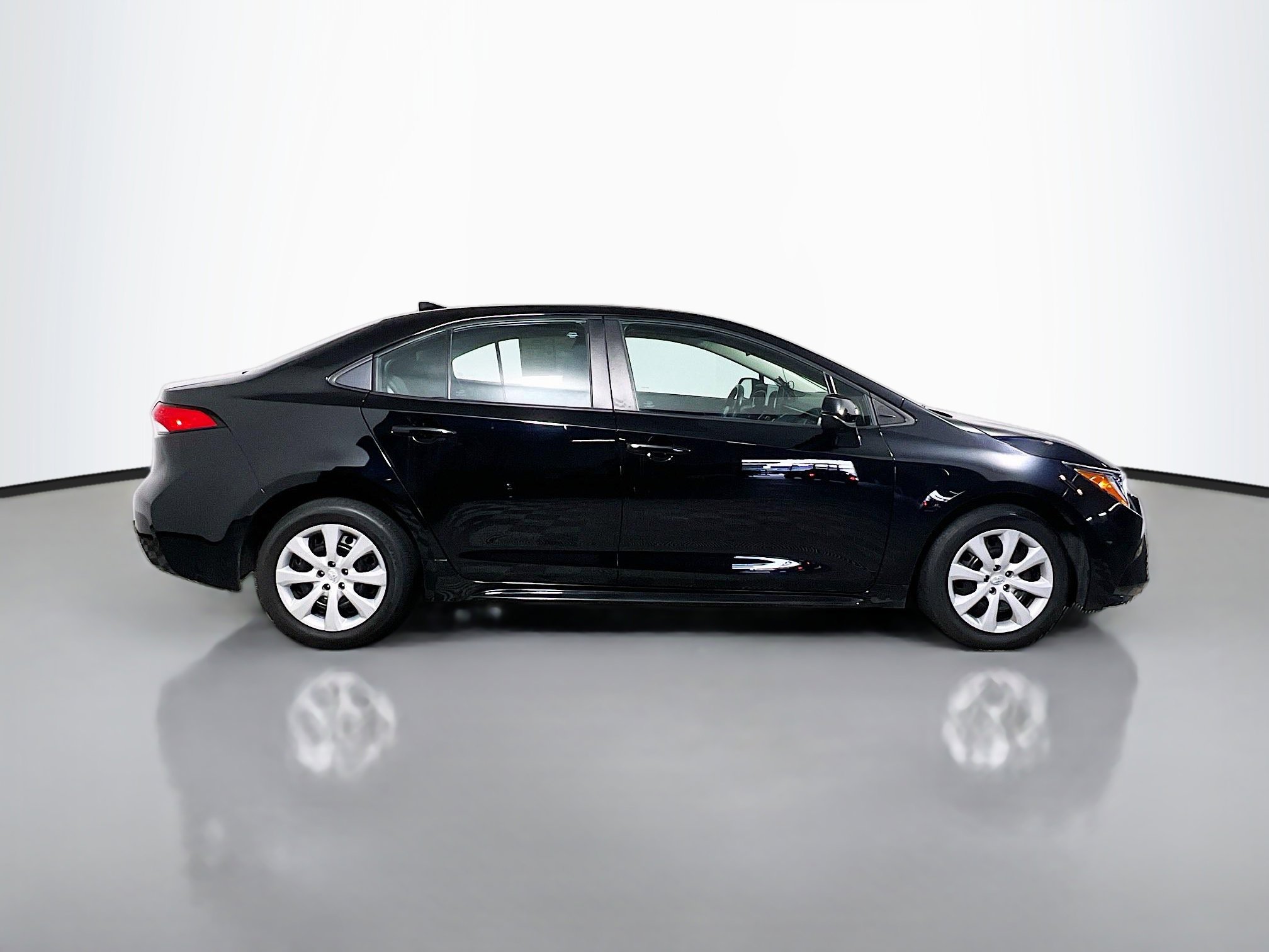 Used 2023 Toyota Corolla LE FWD image 3