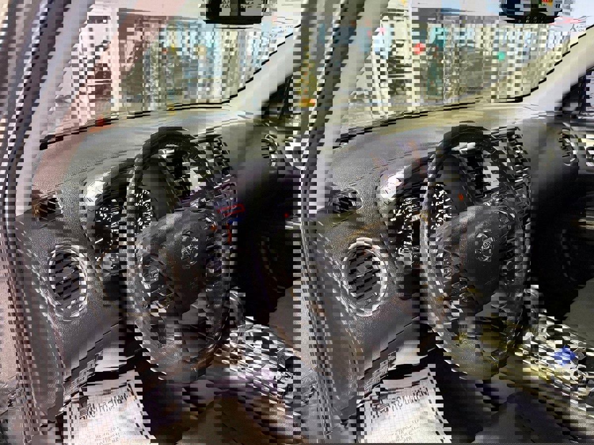 Used 2019 Nissan Pathfinder SV image 27