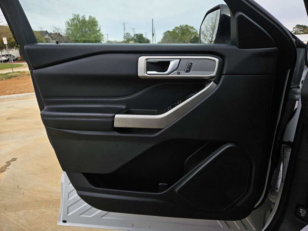 Used 2023 Ford Explorer Limited image 10