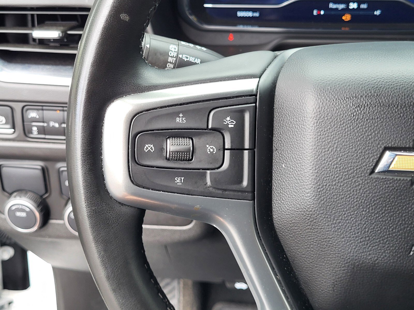 Used 2024 Chevrolet Suburban LT RWD image 26