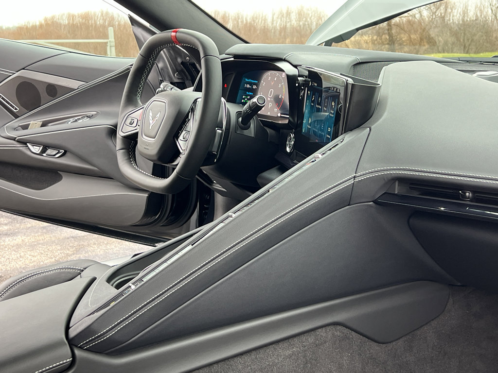 Used 2024 Chevrolet Corvette Stingray Preferred Cpe w/ Stealth Interior Trim Package image 29