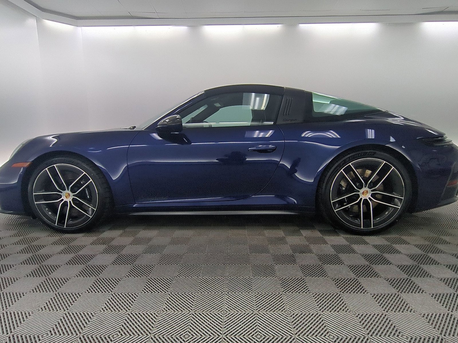 Certified 2025 Porsche 911 Targa 4 GTS AWD/4WD image 2