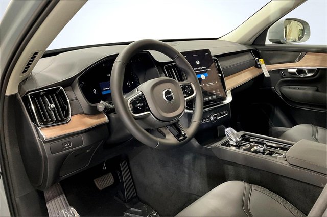 New 2026 Volvo XC90 B6 Plus w/ Protection Package Premier image 7