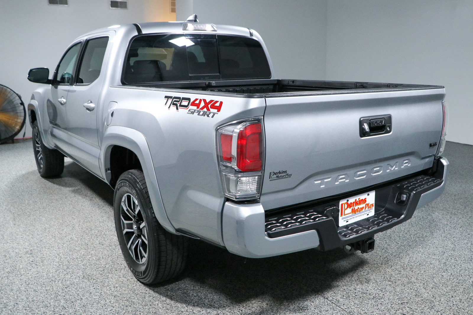Used 2023 Toyota Tacoma TRD Sport AWD/4WD image 9