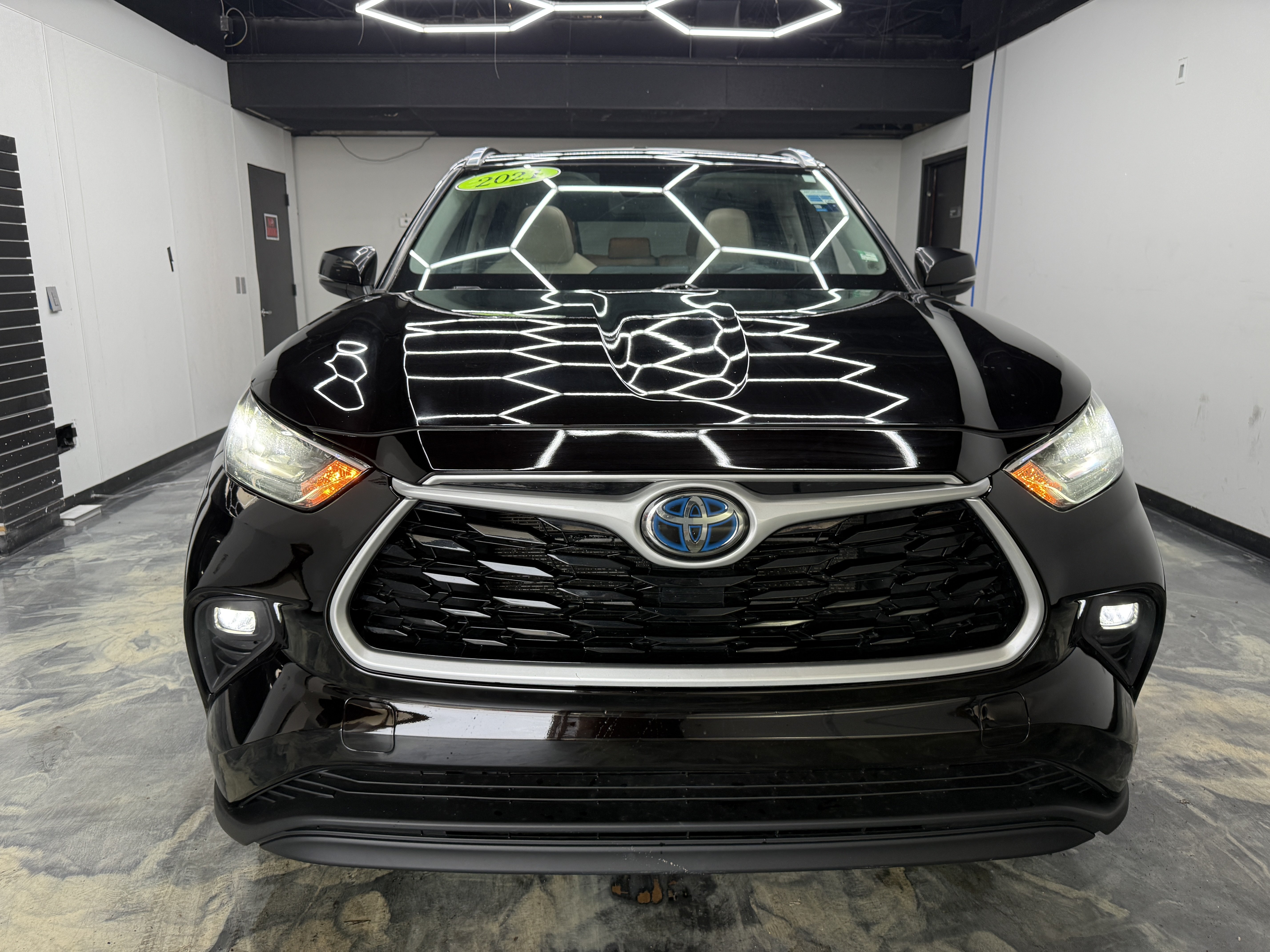 Used 2021 Toyota Highlander XLE AWD/4WD image 7