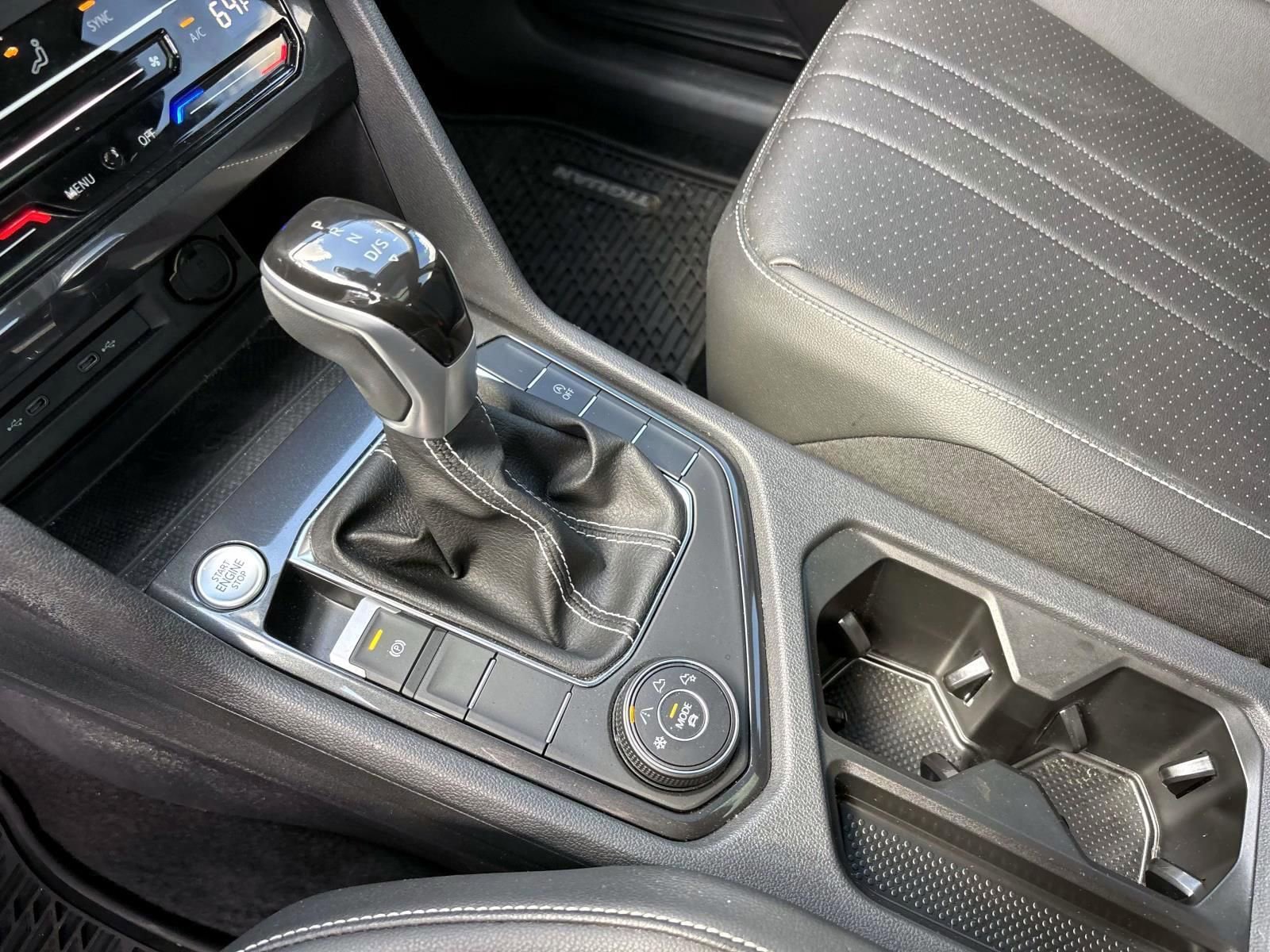 Used 2024 Volkswagen Tiguan SE w/ Panoramic Sunroof Package image 23