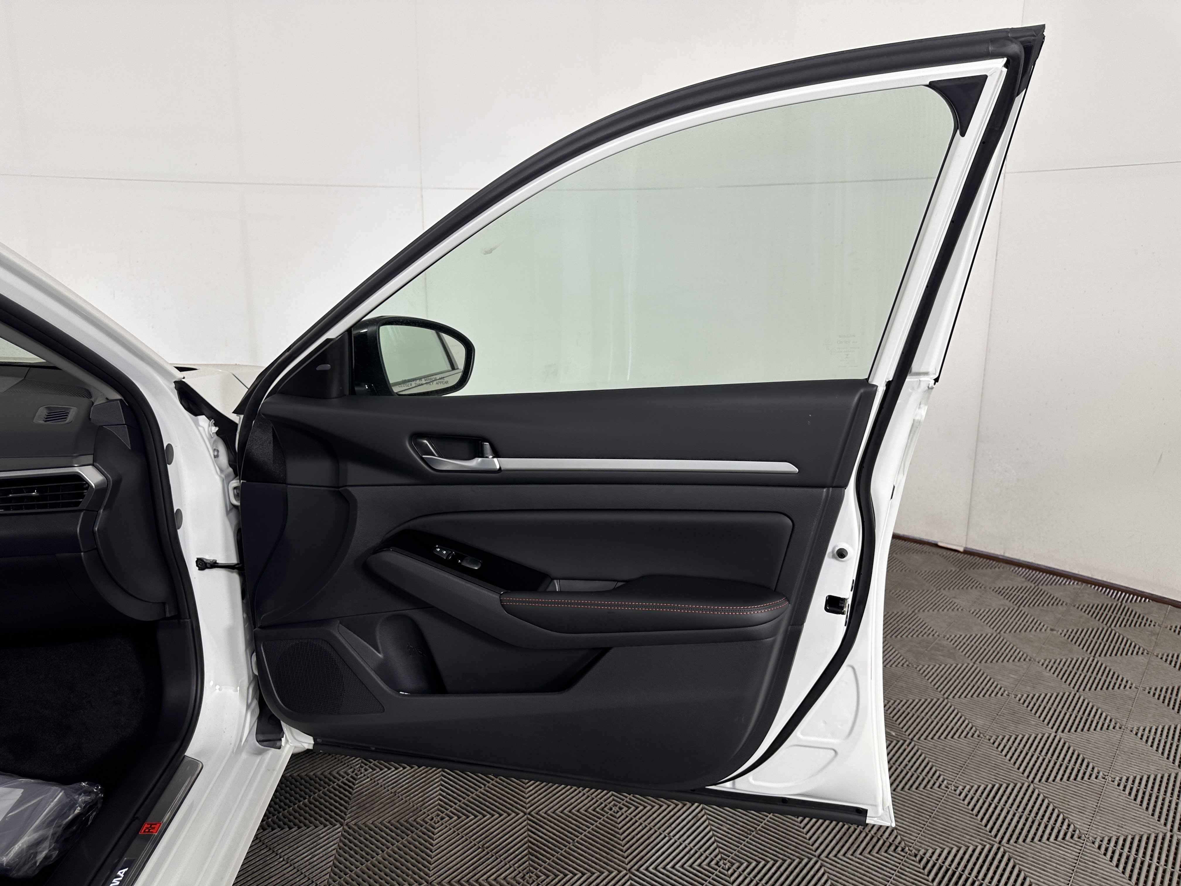 New 2025 Nissan Altima 2.5 SR image 38