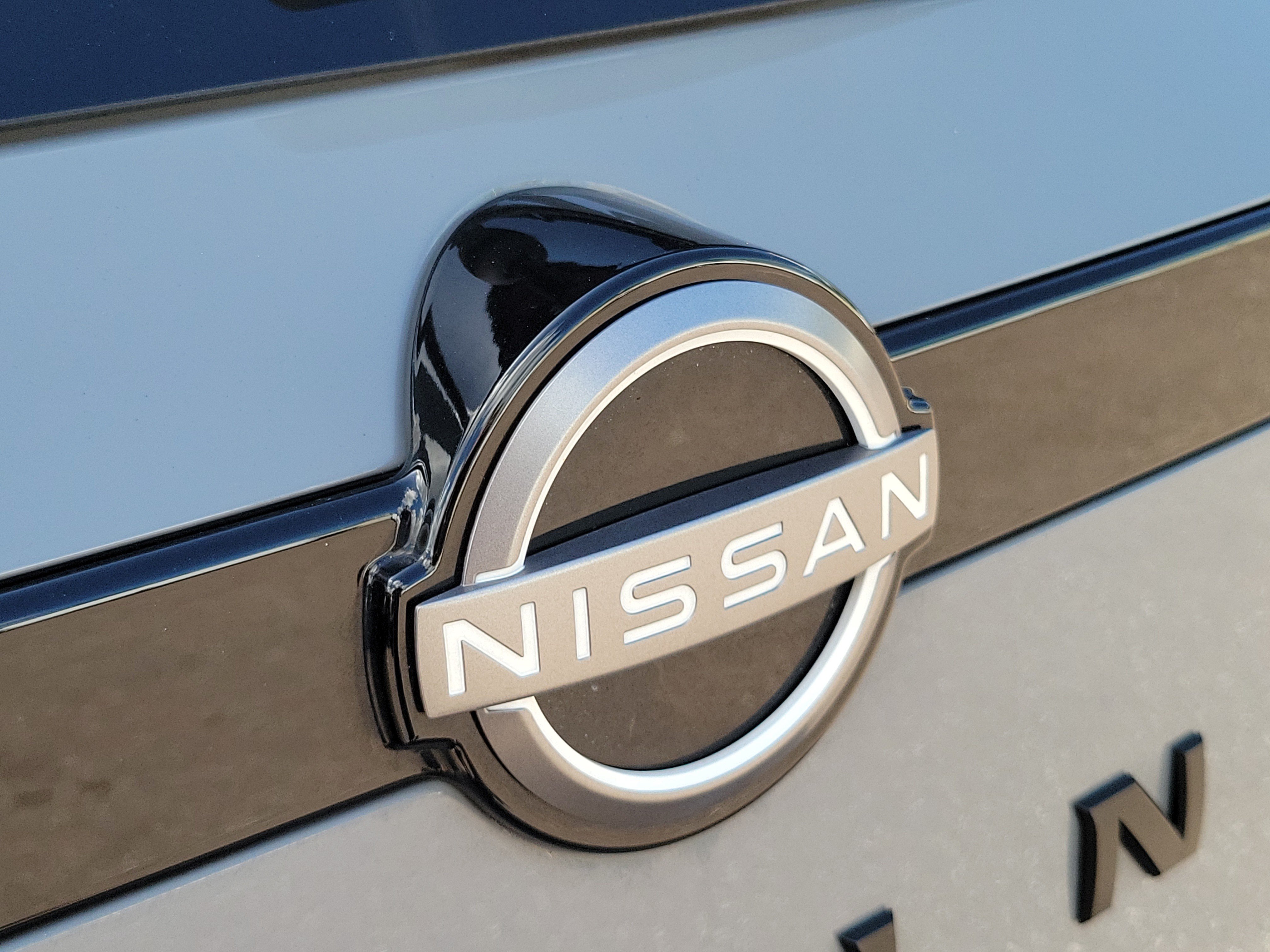 Used 2024 Nissan Pathfinder SL w/ Black Appearance Package FWD image 28