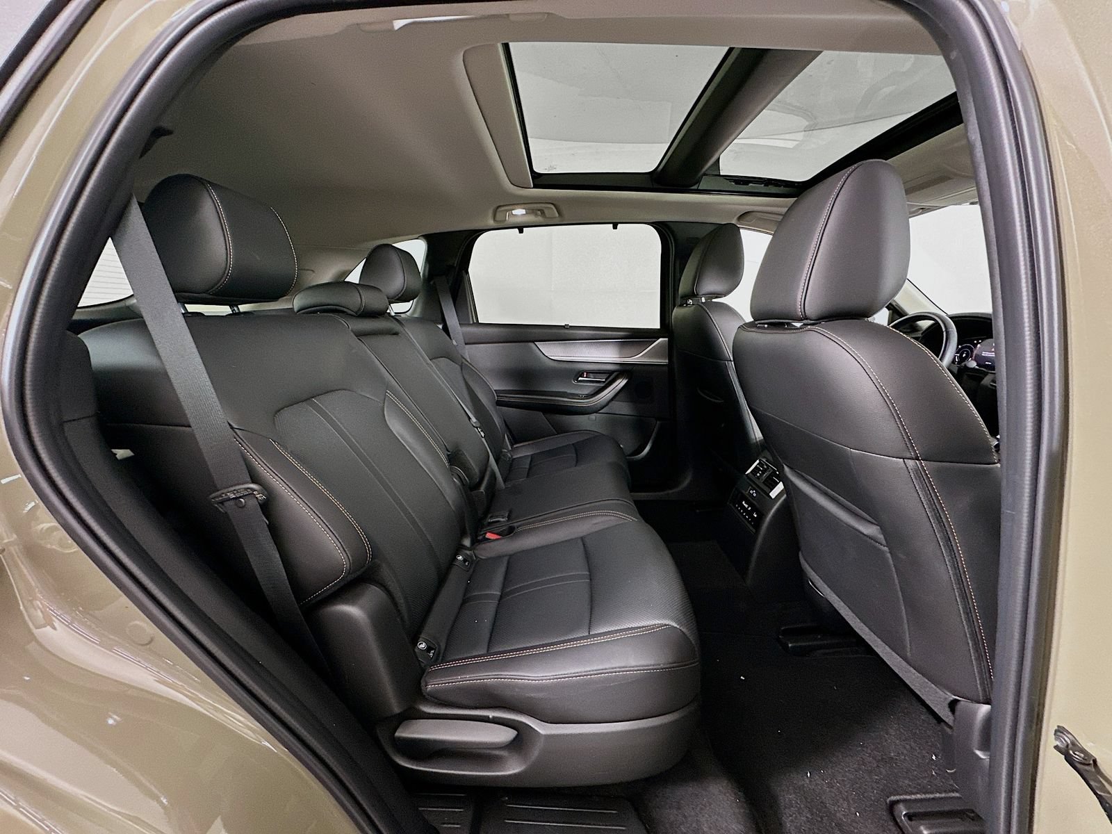 Certified 2025 MAZDA CX-70 Plug-In Hybrid w/ Premium Pkg AWD/4WD image 29