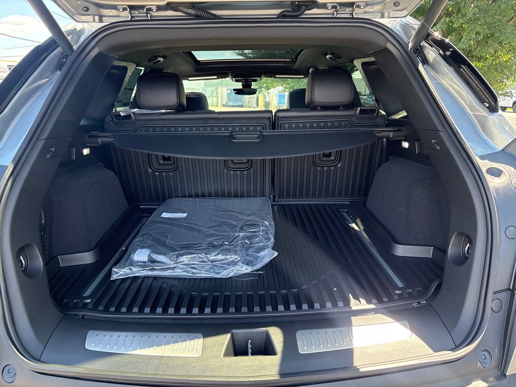 New 2026 Cadillac XT5 Sportv w/ LPO, Floor Liner Package AWD/4WD image 44