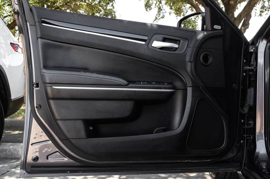 Used 2019 Chrysler 300 S RWD image 55