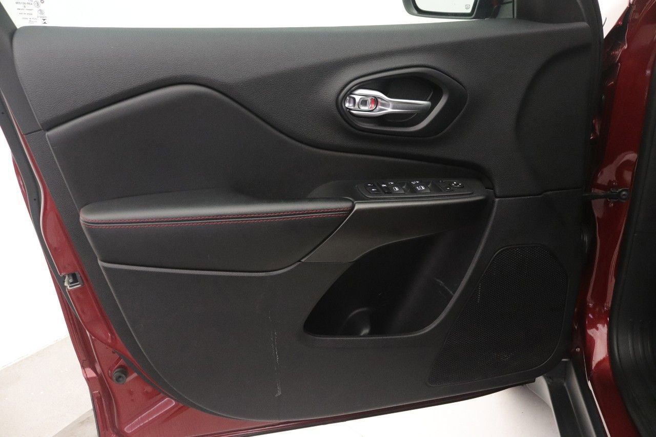 Used 2020 Jeep Cherokee Trailhawk w/ Cold Weather Group image 19