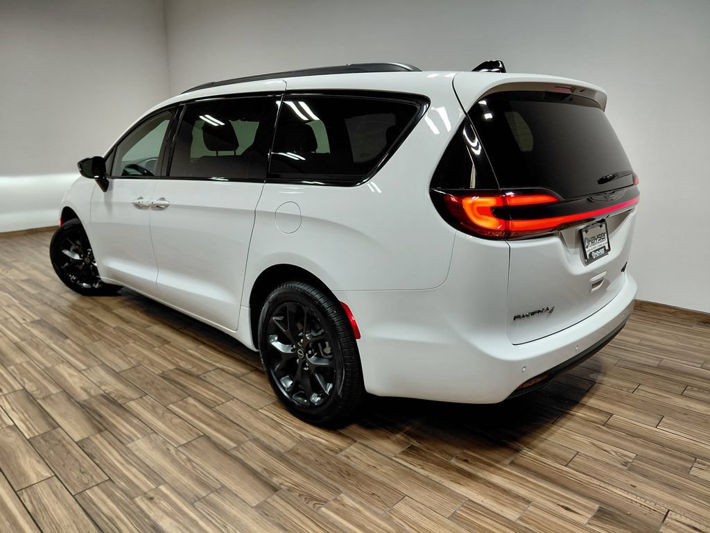 New 2026 Chrysler Pacifica Limited w/ S Appearance Package AWD/4WD image 26