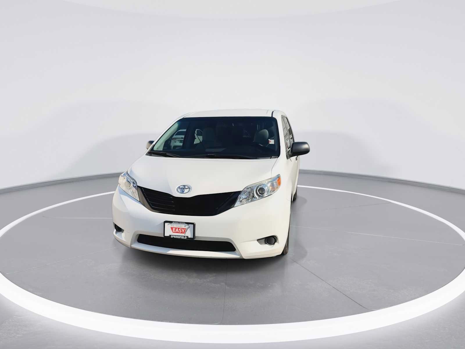 Used 2015 Toyota Sienna L FWD image 3