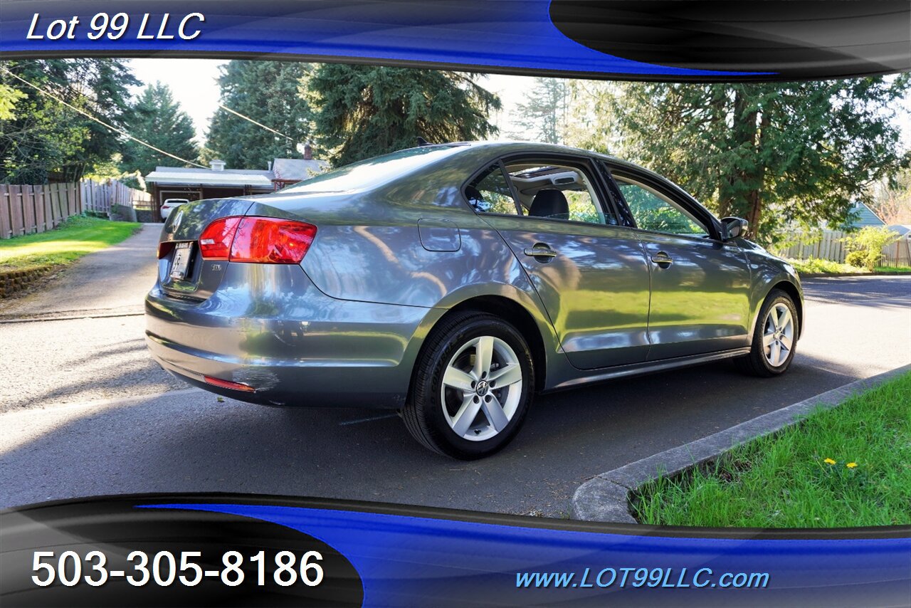 Used 2012 Volkswagen Jetta TDI FWD image 9