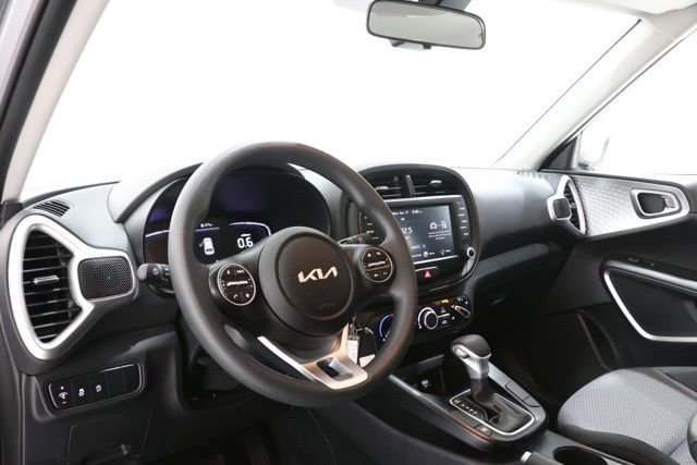 Used 2025 Kia Soul LX FWD image 15