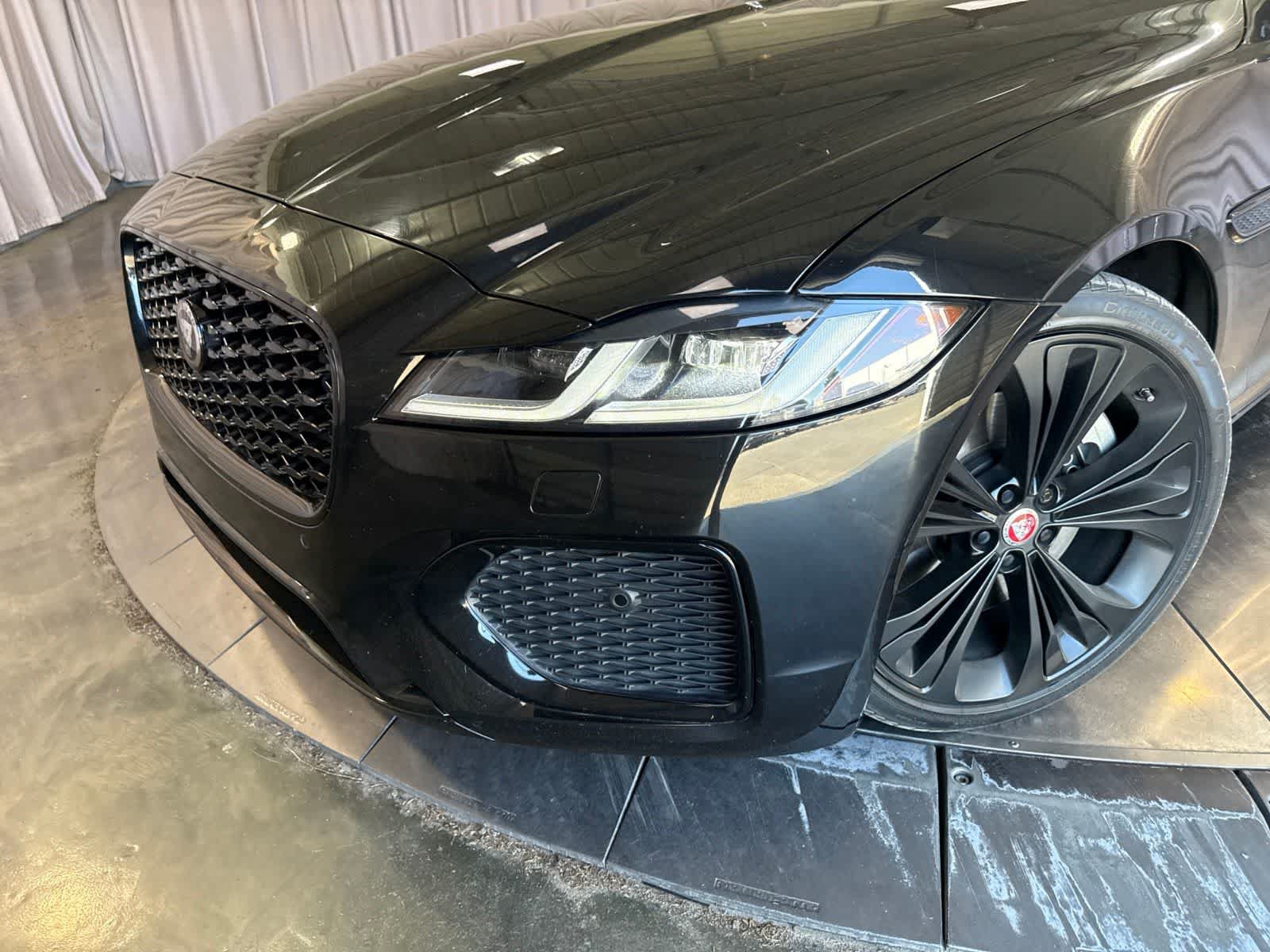 Used 2023 Jaguar XF SE RWD image 9