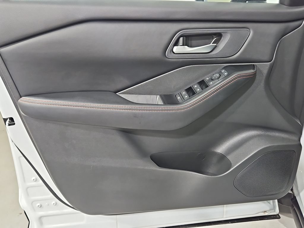 Certified 2025 Nissan Rogue SV AWD/4WD image 12