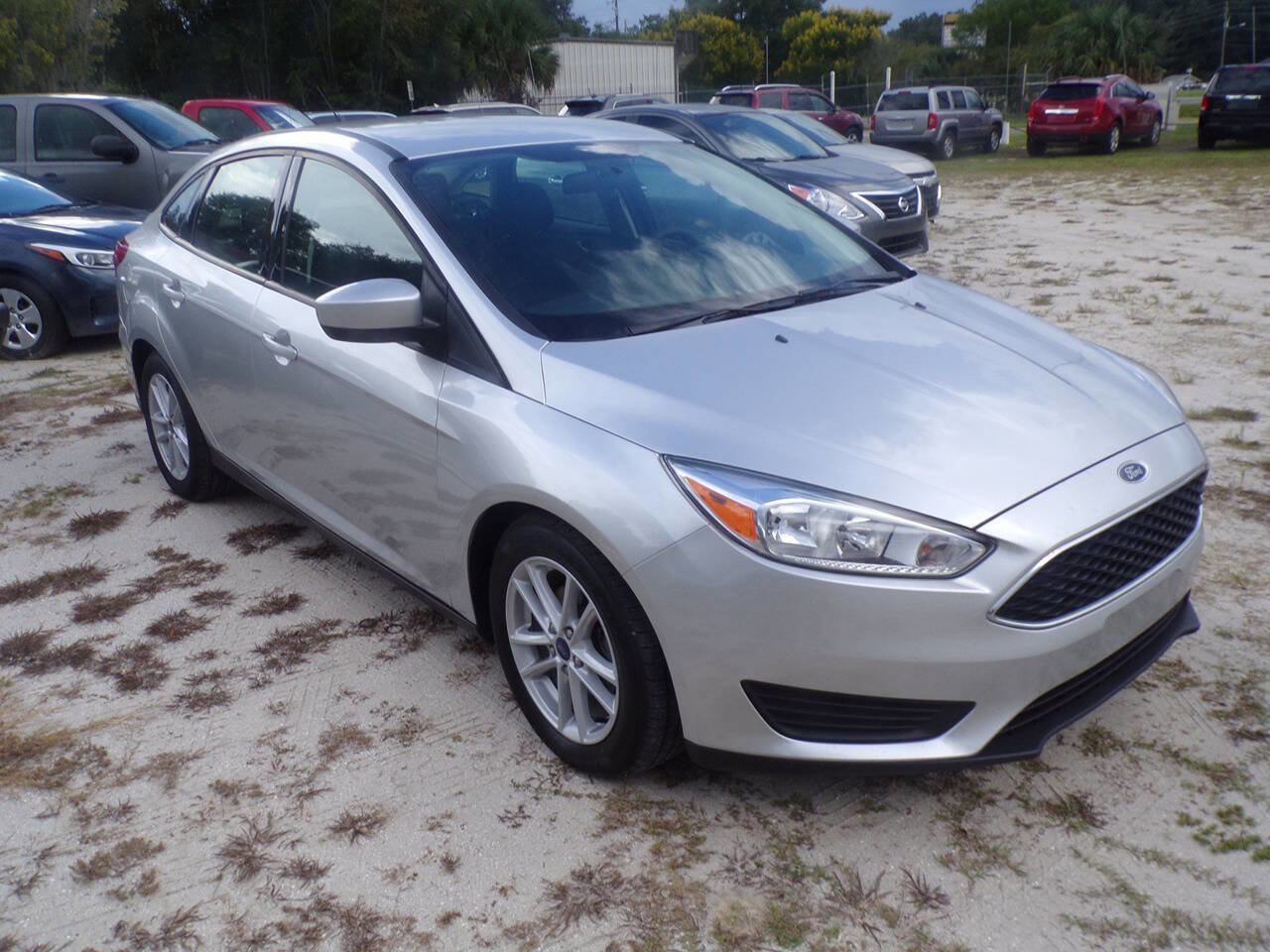 Used 2018 Ford Focus SE image 2