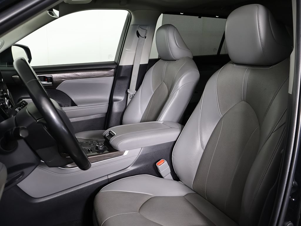 Used 2023 Toyota Highlander Limited AWD/4WD image 30