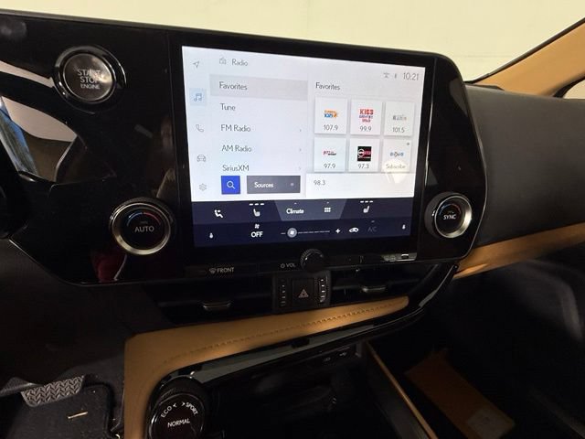 Used 2024 Lexus NX 250 FWD w/ Towing Package (2000 Lbs) image 17