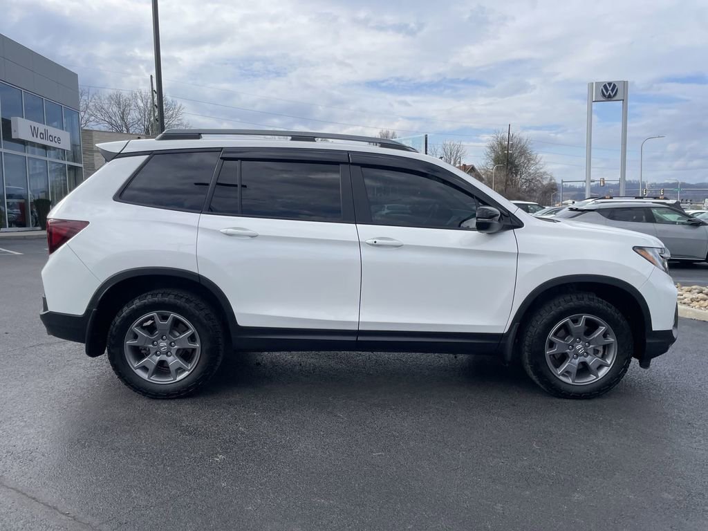Used 2025 Honda Passport TrailSport image 4