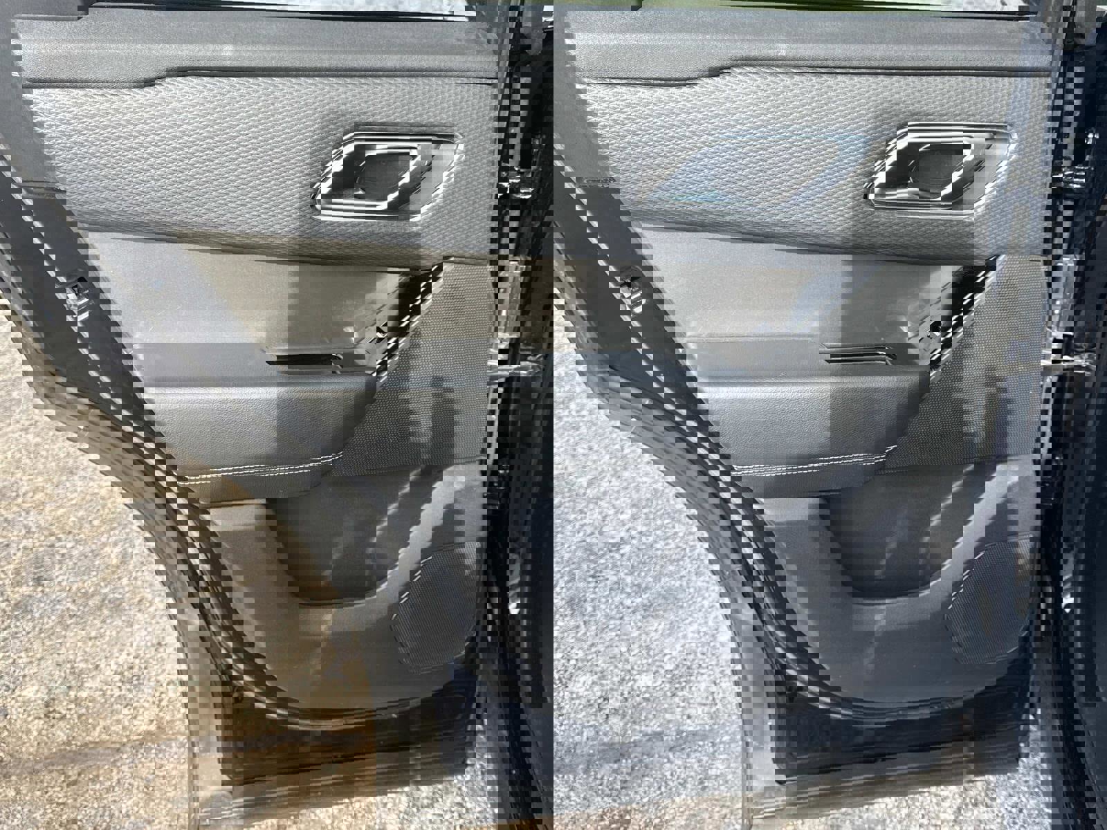 Used 2020 Land Rover Range Rover Velar S image 12