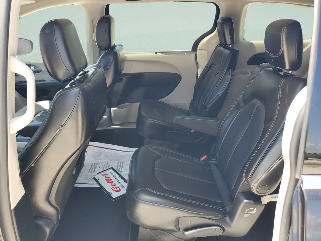 Used 2023 Chrysler Pacifica Touring-L FWD image 10